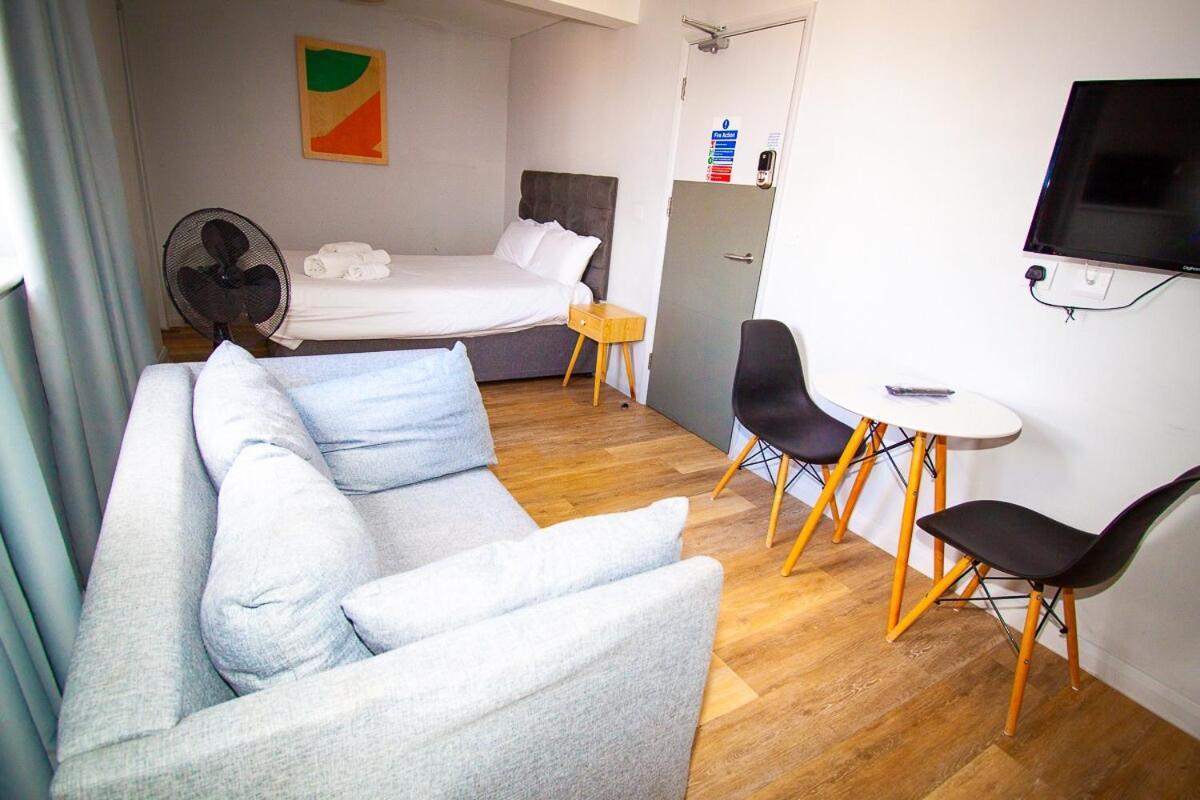 Oyo Studiotel Gy - Modern Hotel Apartments Great Yarmouth Extérieur photo